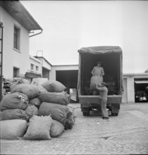 Unload truck; delivery, waste paper; 1943