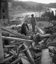 WW 2: bomb airdrop, dropping; couple looks for belongings in ruins of home, Schaffhausen 1944