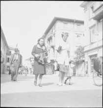 WW2: border; people in Chiasso around 1943