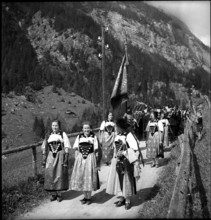 Villagers go to the Gasternpredigt, sermon in the Gastern valley, 1941