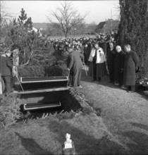 WW2: Burial of the