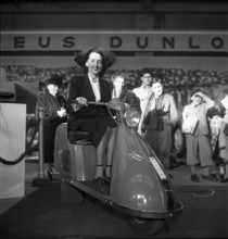Motor show 1949: Woman on Salsbury