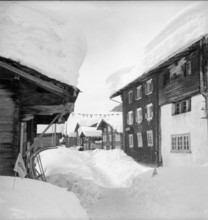Deep snow in Oberwald VS; 1946