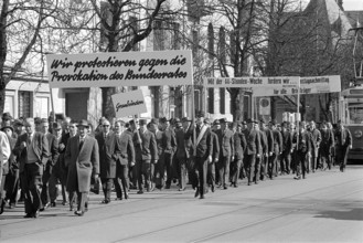 Salaried public employees demanding reduction in working hours; 1966