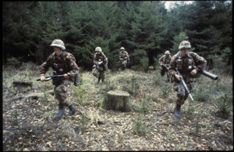Maneuver FAK-04 Knacknuss, armed troops 1979