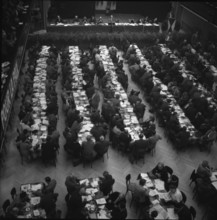 SPS party convention on 44 hours week, 1958