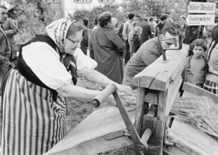 Braechete, public demonstration of handicraft in Zaeziwil, 1965