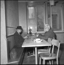 Guests in the Herberge zur Heimat, Zurich 1952