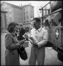 WW 2: Zurich workers donate for war victims in Lyon (France), 1944