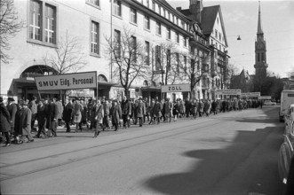 Salaried public employees demanding reduction in working hours; 1966