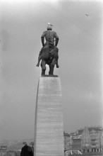 Hans Waldmann memorial in Zurich 1970, with pigeons