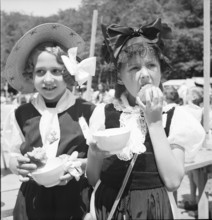 Two girls, Lausanne 1942