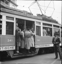 Crowded tramway number 13 in the direction of Albisgüetli, Zurich 1945