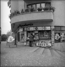 Azed newsstand: advertising for Das Beste, 1948