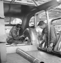 assembly hangar; General Motors 1946