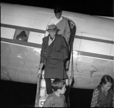 Arrival of the first Tibetan refugees in Switzerland, Kloten 1961