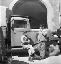 Carriers having a Break, Lucerne 1951