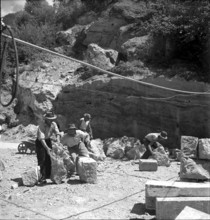 Valais, Workers in the Saxon tuff quarry; 1947