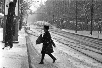 Woman at the Zurich Bahnhofstrasse; Christmas time 1969
