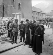Federal council Kobelt visiting place of accident St-Maurice 1946