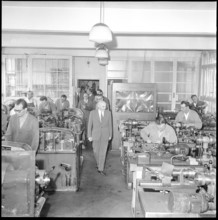 The Federal Council visiting a factory; 1961