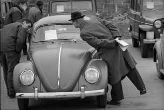 Thun, selling disused cars of the army; 1969