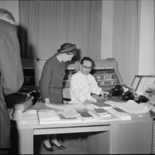 Wife of federal council Tschudi at toxicologic information center 1966