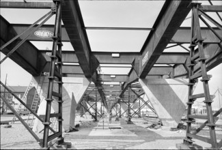 La Praille: Bridge under construction; using prefabricated steel elements; 1966