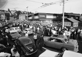 Youth rest; Globe riots 1968