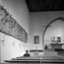 Relief band in confession chapel: Capuchin monastery Altdorf, 1960