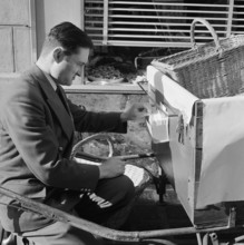 Distribution of the widow bread in La Tour de Peilz, 1957
