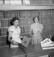 Record Saleswomen, 1950