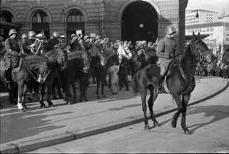 procession; soldiers, horses; 1940