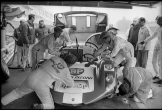 That day Jo Siffert and his team set 5 world hour records