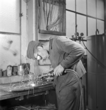 Medical orderly, assignment in civilian professions, welder; 1939
