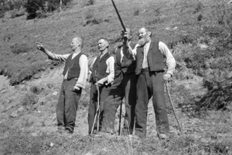 WW 2: Bomb airdrop, dropping; Bombs in Maiensaesse, Valdavos 1943