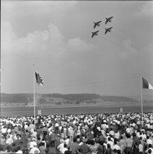 Hunter flight at air show, Dübendorf 1964