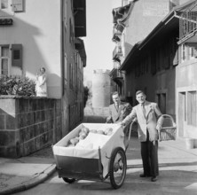 Distribution of the widow bread in La Tour de Peilz, 1957