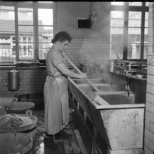 Women during World War 2; army laundry; 1940