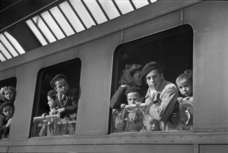Refugees, French children, arrival; 1944