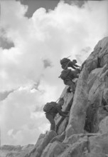 Rope of tree soldiers climbing, Furka 1950