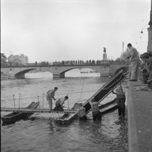 Building rapid army gangplank across Limmat, Zurich 1959