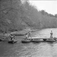 Pontooneers building gangplank across Reuss 1956