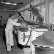 Grande Dixence, large kitchen for the staff 1957