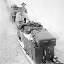 Bedretto valley, evacuation because of danger of avalanches 1951: men leave the village walking,