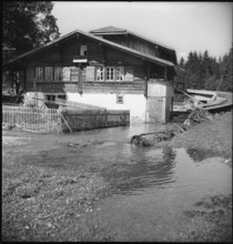 Landslide in the Kandertal valley, farm house in flooded land; 1945