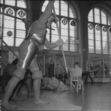 Pupil drawing in the weapon hall, National Museum Zurich 1956