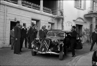 Marshall Pétain on the way to France through Switzerland; 1945