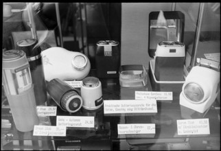 Shop window with electric shavers, around 1969
