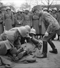 Members of women's military service; drivers, first aid practice